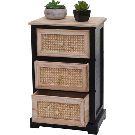 Sideboard verbindet Flechtoptik und Metallgriffe