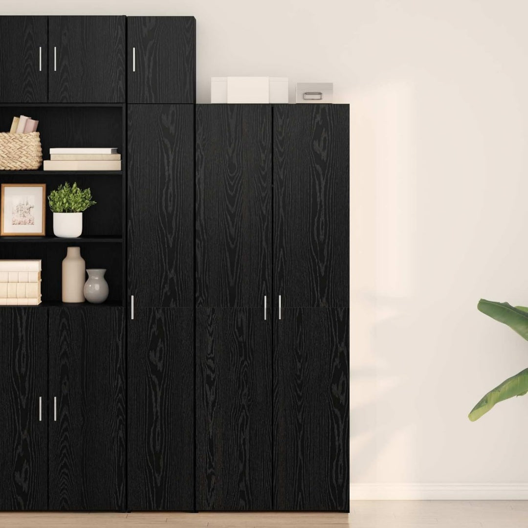 Hochschrank aus Massivholz in Schwarz und Eichenbraun
