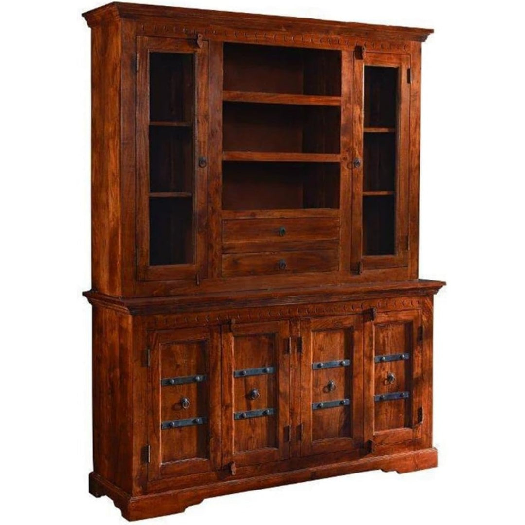 Das Sideboard verbindet seine Form mit Massivholz