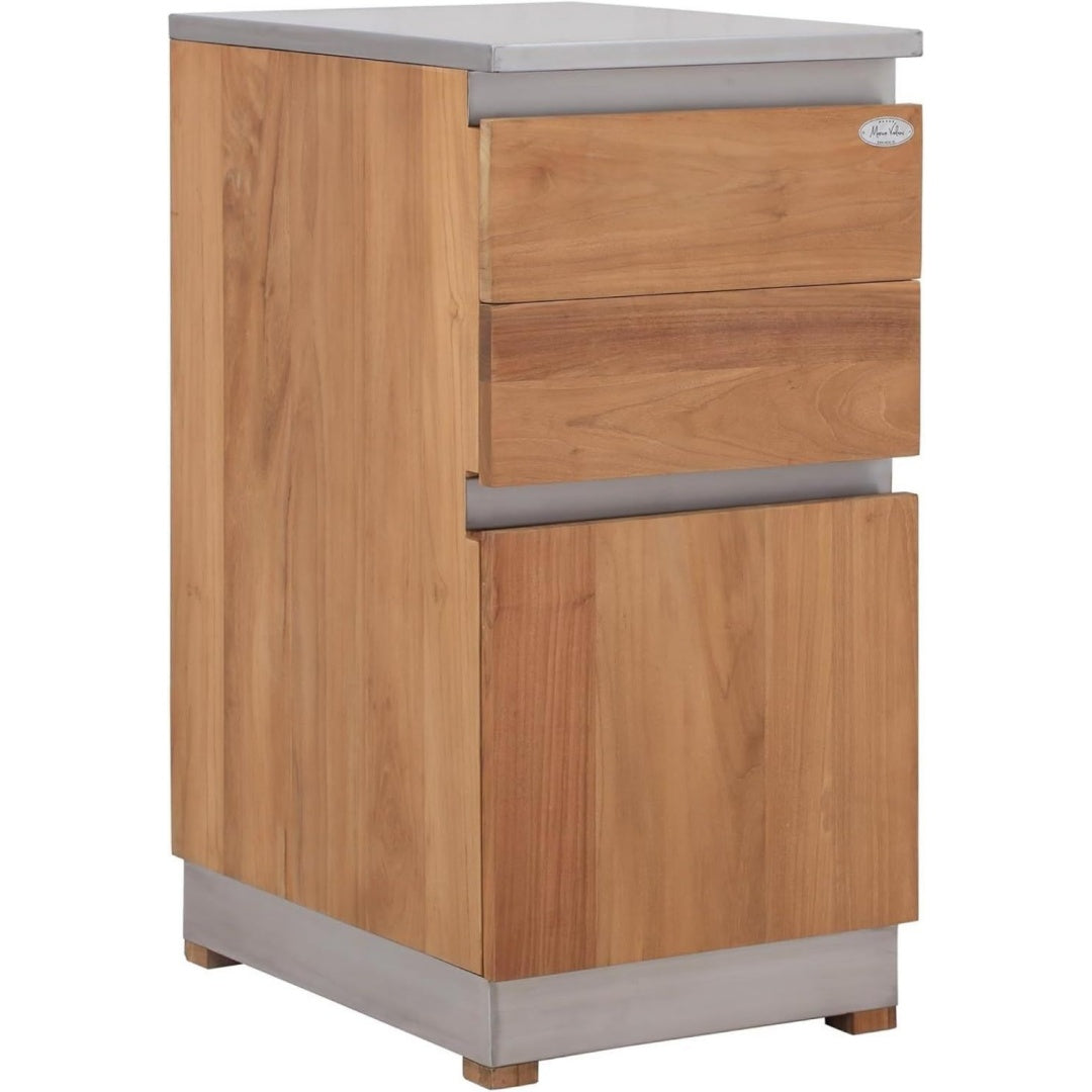 Naturbraun und Silber bestimmt die Farbgebung von dem Sideboard