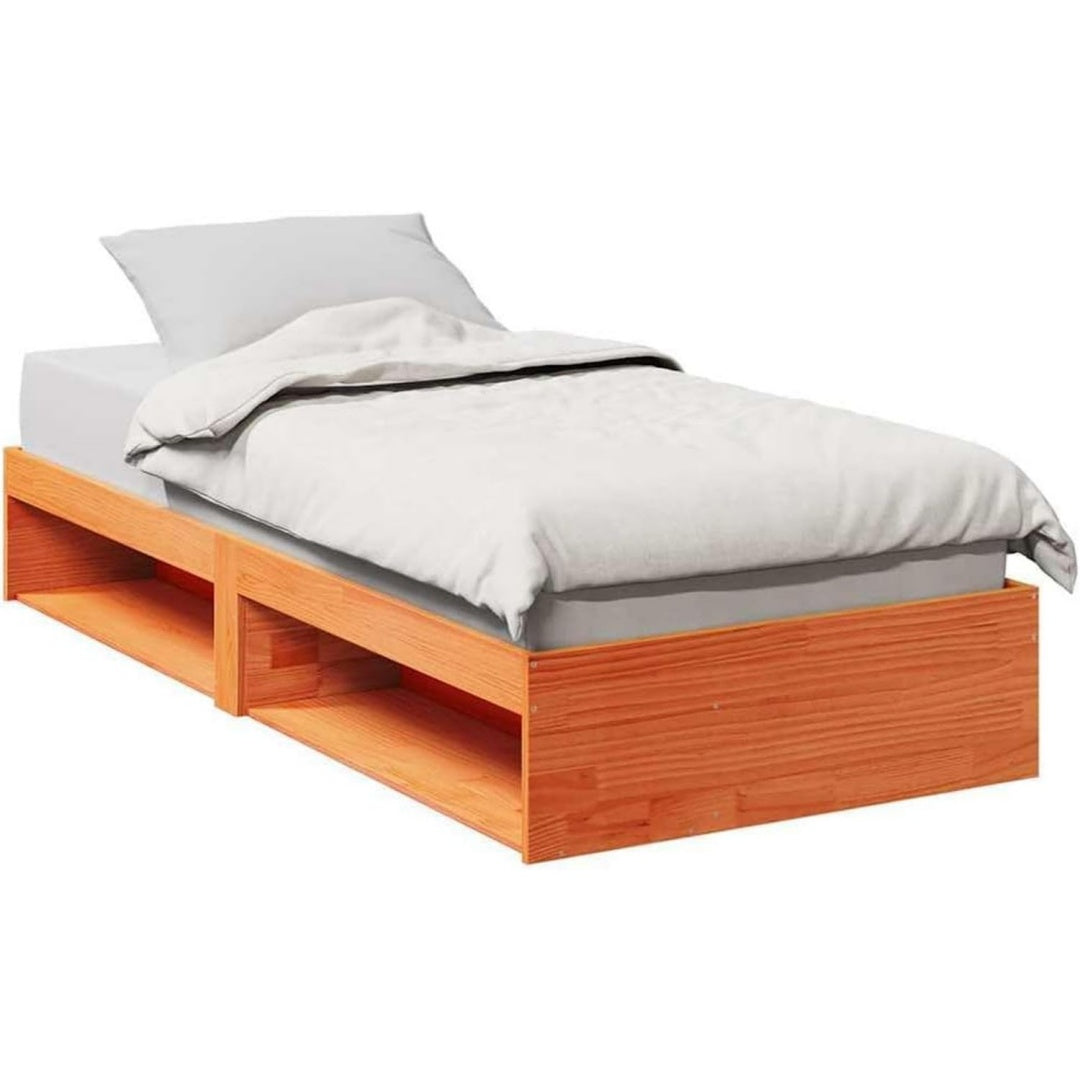 Ein Lattenrost praegt das Bettgestell mit den Massen 90 x 200 cm