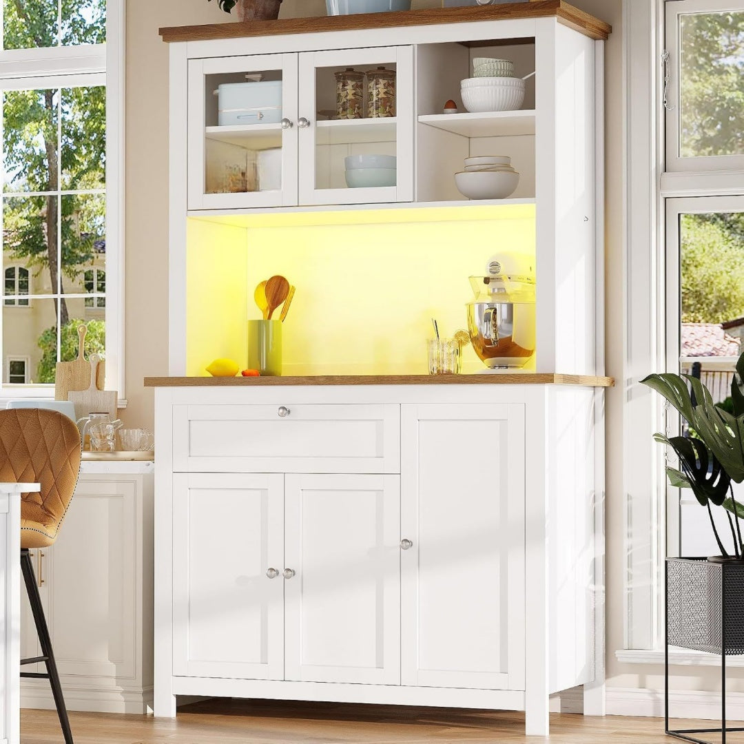 Hochschrank mit runden Griffknoepfen