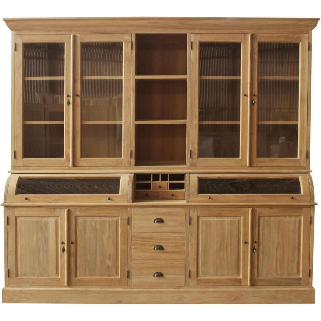 Das Sideboard setzt auf geschlossenen Stauraum aus Massivholz