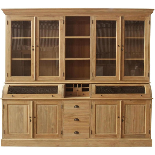 Das Sideboard setzt auf geschlossenen Stauraum aus Massivholz